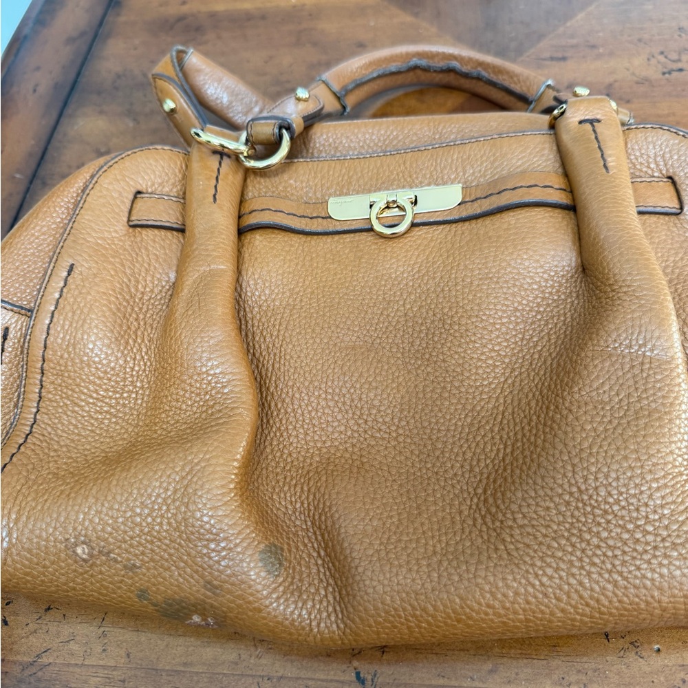 Salvatore Ferragamo Elegant Tan Leather Handbag